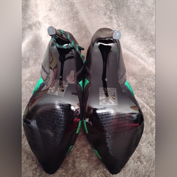 Patterned Green and Black Ankle Boots. New Without Tag - Picture 4 of 15